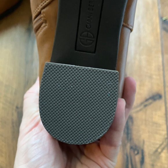 Gianni Bernini Memory Foam Avalons – Chestnut – Women’s 9.5 M (New in Box) - Picture 5 of 8